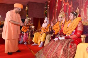 Ayodhya-Deepotsav-2025-CM-Yogi-pulls-chariot-performs-aarti!