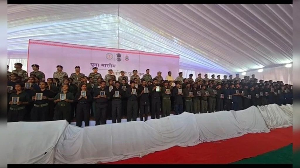 बस्तर में नक्सलवाद की टूटी कमर: एक करोड़ का इनामी नक्सली रुपेश 208 साथियों संग सरेंडर!