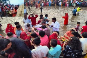Chhath-celebrations-in-Jharkhand-devotees-throng-the-ghats!
