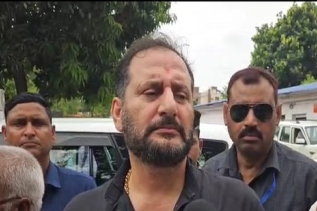 देश से बेपरवाह को जननायक बनाने पर कांग्रेस हुई निशाने पर: नीरज सिंह बबलू!