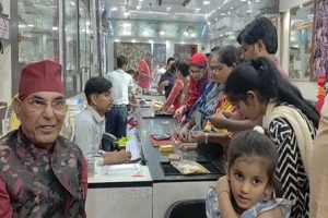 Farrukhabad-Crowds-thronged-the-markets-on-Dhanteras-business-worth-Rs-10-crore-was-done!