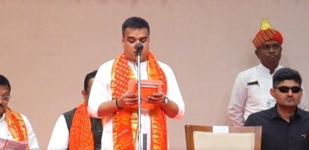 Gujrat: हर्ष संघवी बने डिप्टी सीएम, रिवाबा जडेजा समेत 19 नए चेहरों को मंत्रिमंडल में जगह!