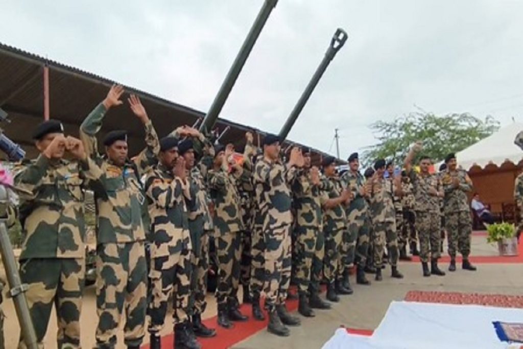 जैसलमेर विजयादशमी: बीएसएफ का शस्त्र पूजन, जवानों ने बढ़ाया मनोबल!