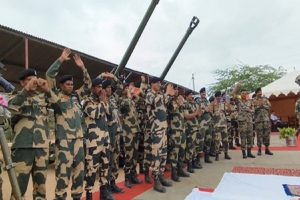 Jaisalmer-Vijayadashami-BSFs-weapon-worship-soldiers-boost-morale!