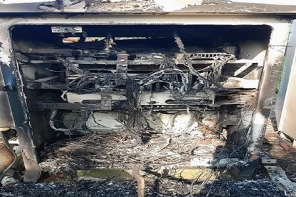 झारखंड के चाईबासा में नक्सलियों ने मोबाइल टावर में लगाई आग!