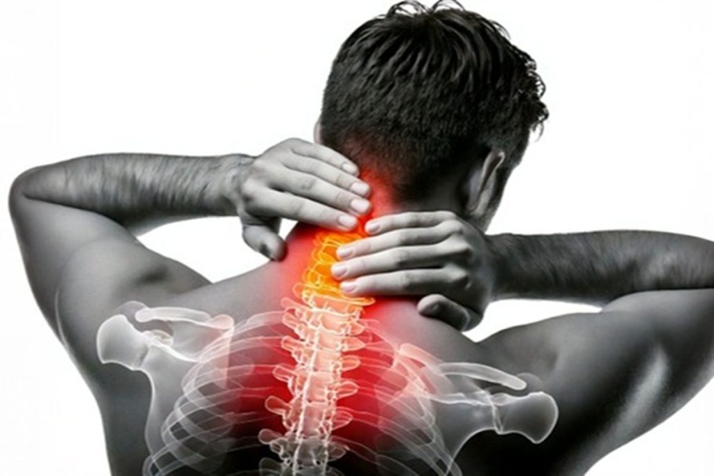 गर्दन का दर्द हिला सकता है शरीर का संतुलन, एक्सरसाइज से मिलेगा मिनटों में आराम !