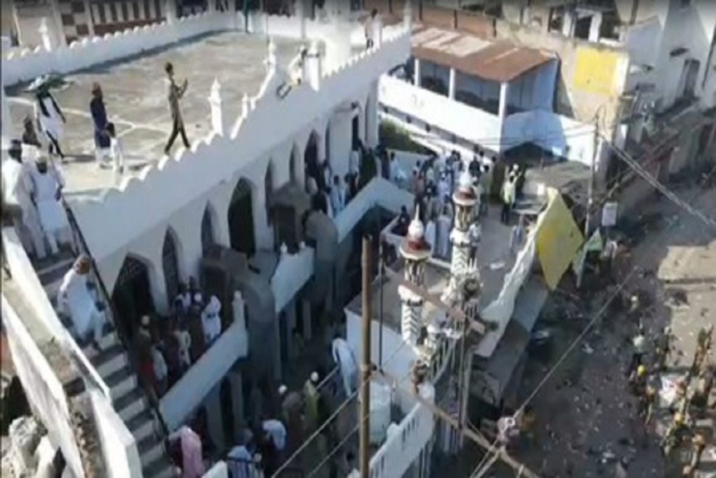 बरेली हंगामे के नए ड्रोन वीडियो में प्रदर्शनकारी गलियों में भागते दिखे! 