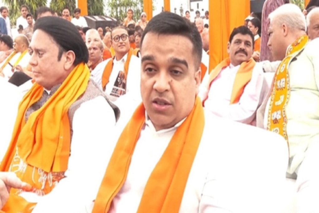 हर्ष संघवी की अपील पर शुभचिंतक ने नेत्र सर्जरी कराई! 