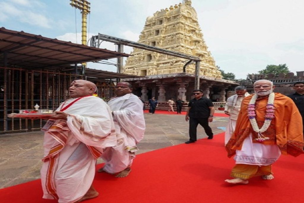 पीएम मोदी ने श्रीशैलम मंदिर में पूजा कर सुख-समृद्धि की कामना!