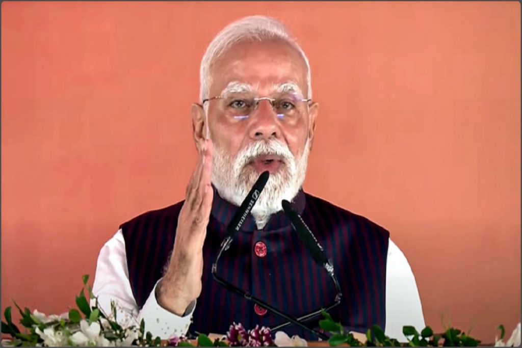 प्रधानमंत्री मोदी ने आईटीआई टॉपर्स को सम्मानित कर किया योजनाओं का ऐलान!