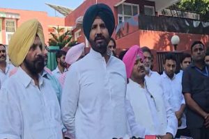 Punjab-Congress-chief-meets-IPS-Puran-Kumars-family-demands-action!