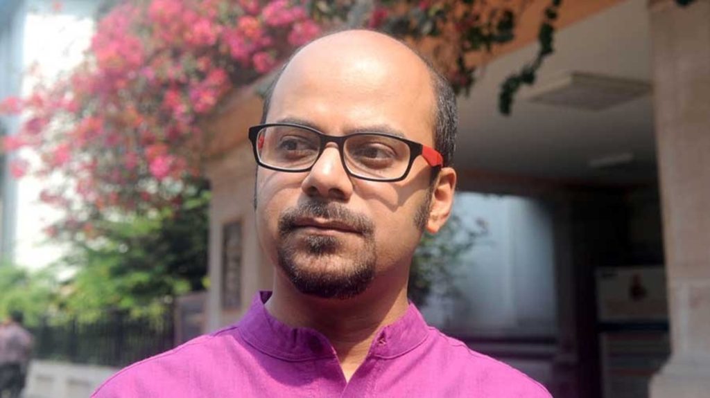 ‘त्रिशूल पर कंडोम’ अभद्र कविता लिखने वाले को आमंत्रित करने पर विवादों में घिरी साहित्य अकादमी!