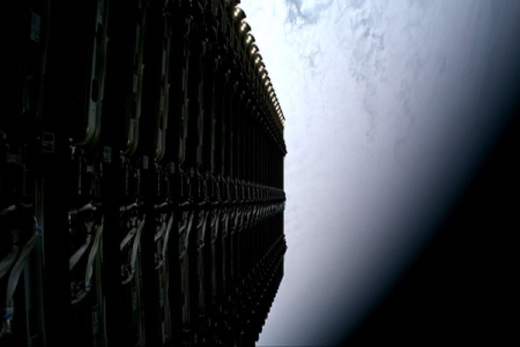 स्टारलिंक लिंक ने 10,000 उपग्रहों को किया लॉन्च, एलन मस्क ने की सराहना!