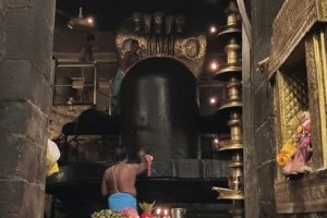 Thanjavur-Special-Abhishekam-of-Shiva-on-Diwali-at-Brihadeeswarar-Temple!