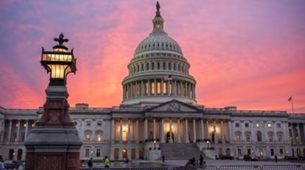 अमेरिका: 6 साल बाद सरकार का शटडाउन, 7.5 लाख कर्मचारी वेतन से वंचित!