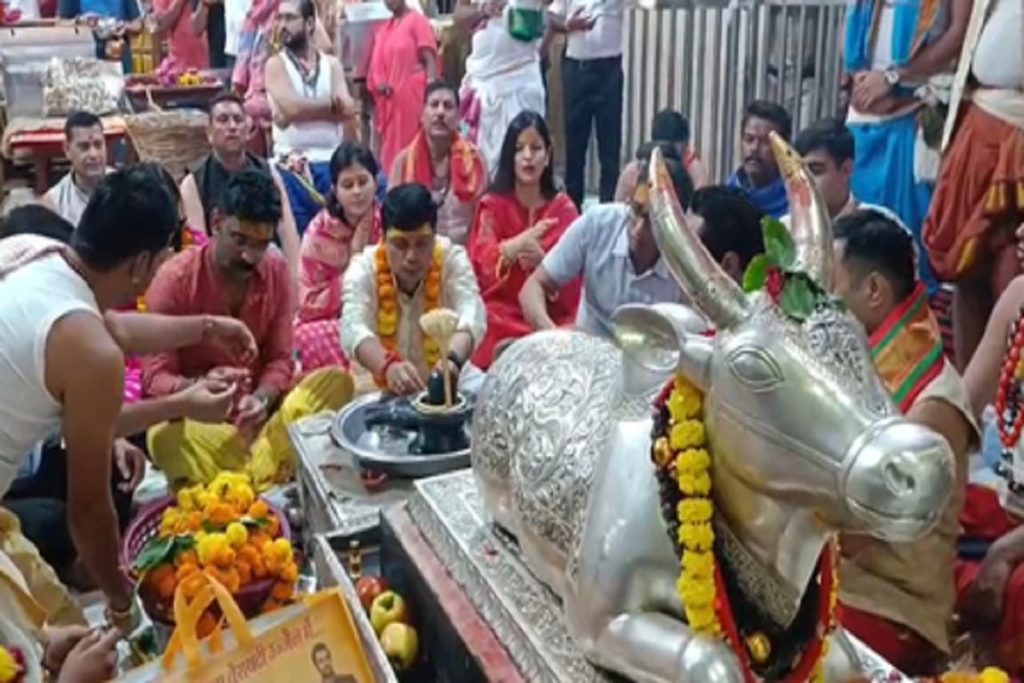 उज्जैन: महाकालेश्वर मंदिर में भगवान धन्वंतरि की पूजा से शुरू हुआ दीपावली पर्व!