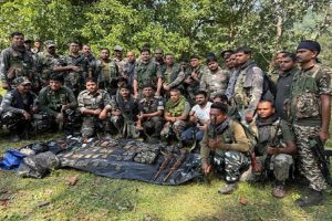 Weapons-recovered-from-Naxalite-hideouts-in-Hazaribagh-police-CRPF-successful!