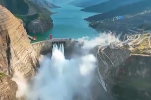 Worlds-largest-renewable-energy-system-installed-in-China!