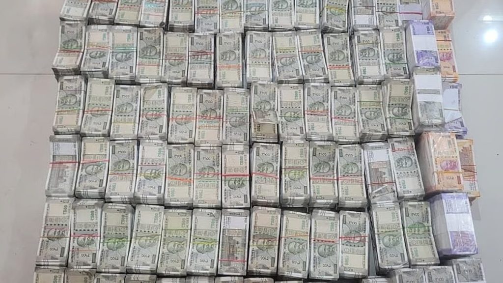 गुवाहाटी: NHIDCL के एग्जिक्यूटिव डायरेक्टर ₹10 लाख की रिश्वत लेते गिरफ्तार; 9 जमीनें और 20 फ्लैट्स सहित करोड़ों की संपत्ति का खुलासा!