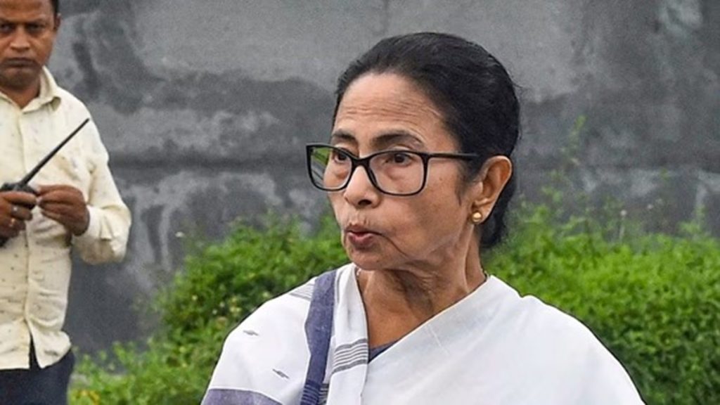 दुर्गापुर गैंगरेप केस :”नहीं मुख्यमंत्री जी, रात 12.30 नहीं पीड़िता 8 बजे बाहर निकली थी!”