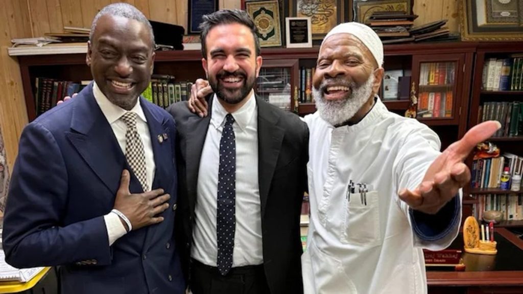 न्यूयॉर्क चुनाव में बवाल:  ‘93 वर्ल्ड ट्रेड सेंटर’ हमले से जुड़े इमाम के साथ फोटो पर ज़ोहरान ममदानी घिरे