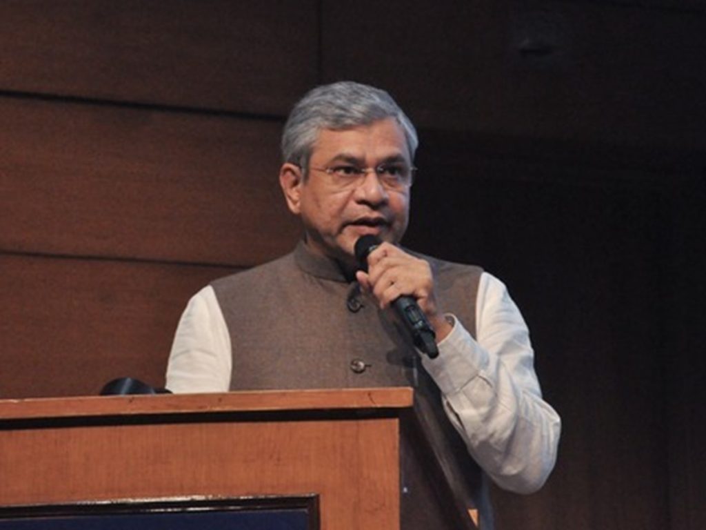 केंद्र सरकार PLI स्कीम के अगले चरण में स्मार्टफोन इंडस्ट्री को लेकर कर रही काम : अश्विनी वैष्णव