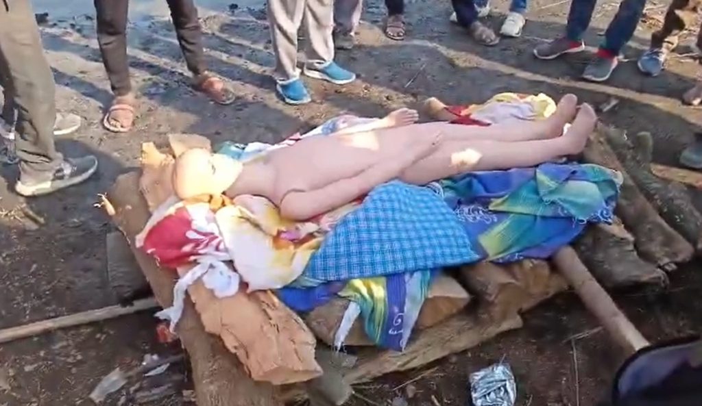 ब्रजघाट पर असली शव की जगह प्लास्टिक डमी का अंतिम संस्कार करने की कोशिश; 2 गिरफ्तार