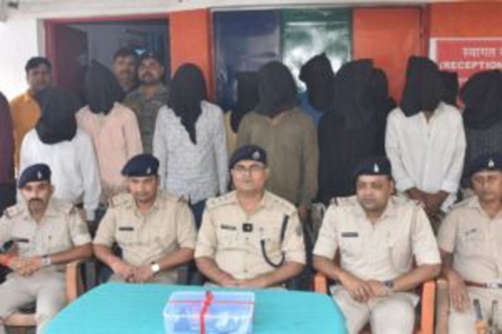 बोकारो में नकली विदेशी शराब फैक्ट्री पर छापा, 11 गिरफ्तार!