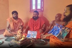 Havan-in-Ayodhya-to-mark-Indias-victory-in-the-Womens-World-Cup!