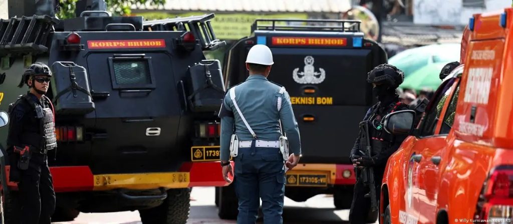 जकार्ता में स्कूल परिसर की मस्जिद में विस्फोट, 54 लोग घायल।