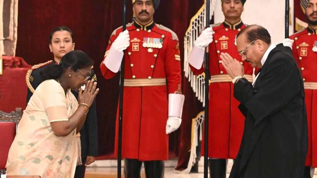 जस्टिस सूर्यकांत भारत के 53वें चीफ जस्टिस; सात देशों के चीफ जस्टिस की मौजूदगी में हुआ शपथ ग्रहण समारोह!