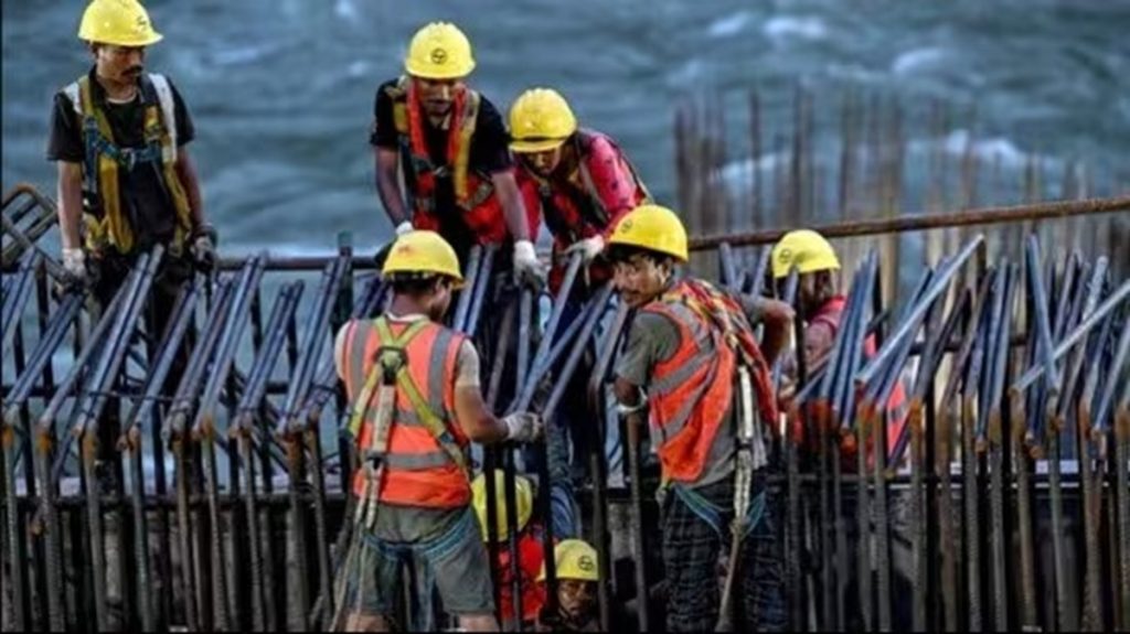 न्यूनतम वेतन के लिए ग्रेच्युटी पात्रता: देश की नई चार श्रम संहिताओं की मुख्य बातें!