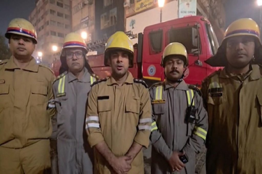 नोएडा कृष्णा प्लाज़ा में भीषण आग, घंटों बाद काबू, जनहानि नहीं!