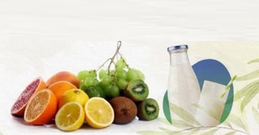 आप भी तो नहीं करते दूध संग खट्टे फलों का सेवन? बिगड़ सकती है सेहत