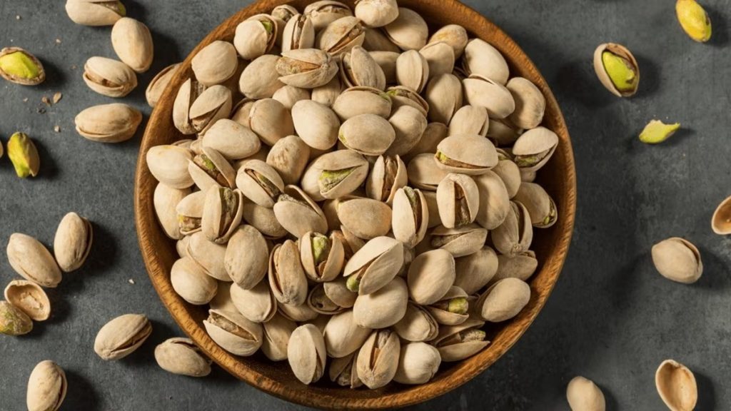 स्वादिष्ट ही नहीं, सेहत और सौंदर्य का भी खजाना है पिस्ता, सेवन से खिल उठेगा चेहरा
