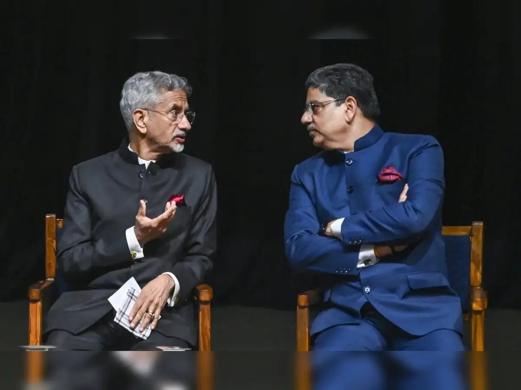 “आज की दुनिया में राजनीति, अर्थशास्त्र पर हावी”