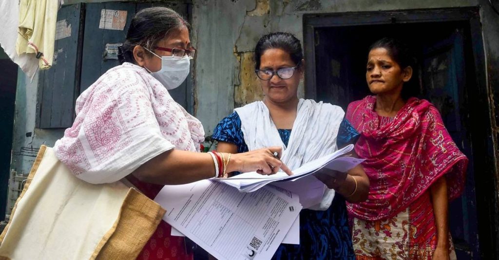 बंगाल में SIR प्रक्रिया ने किया चमत्कार: 37 साल से लापता बेटा मिला, परिवार में लौटी खुशियाँ