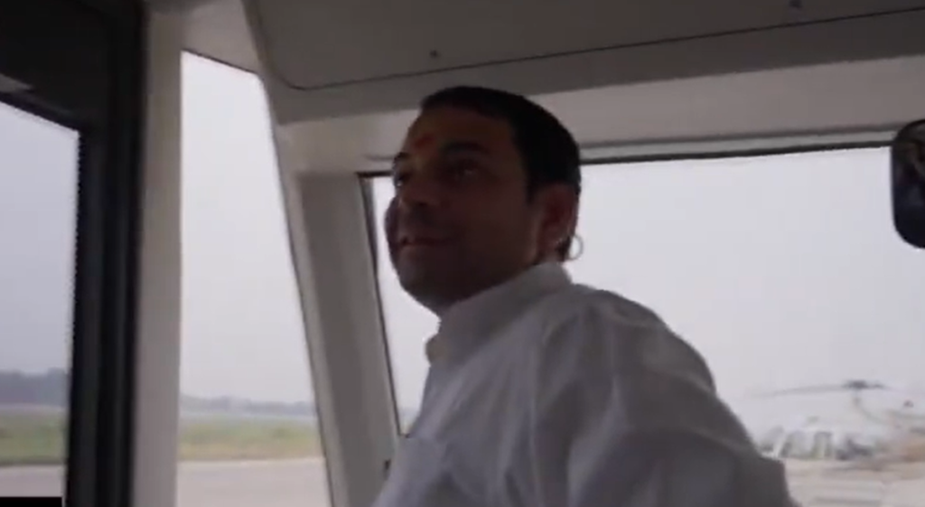 तेजस्वी-संजय हेलीकॉप्टर से हो रहे थे सवार, तेजप्रताप ने कहा “जयचंदवा भी बैठा है…”