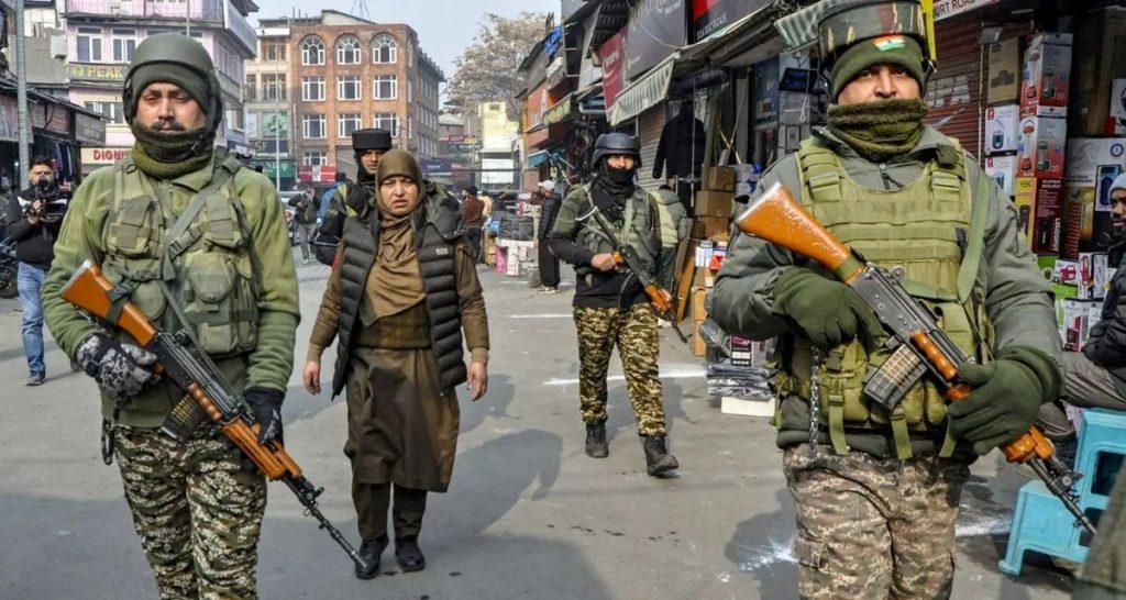 जम्मू-कश्मीर: 3 संदिग्ध आतंकियों ने बकरवाल परिवार से मांगा खाना, सुरक्षा दल चौकन्ने