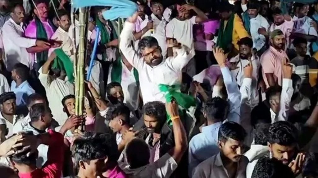 कर्नाटक: 9 दिनों तक चले विरोध प्रदर्शन के बाद गन्ने की कीमत ३,३०० रूपए !