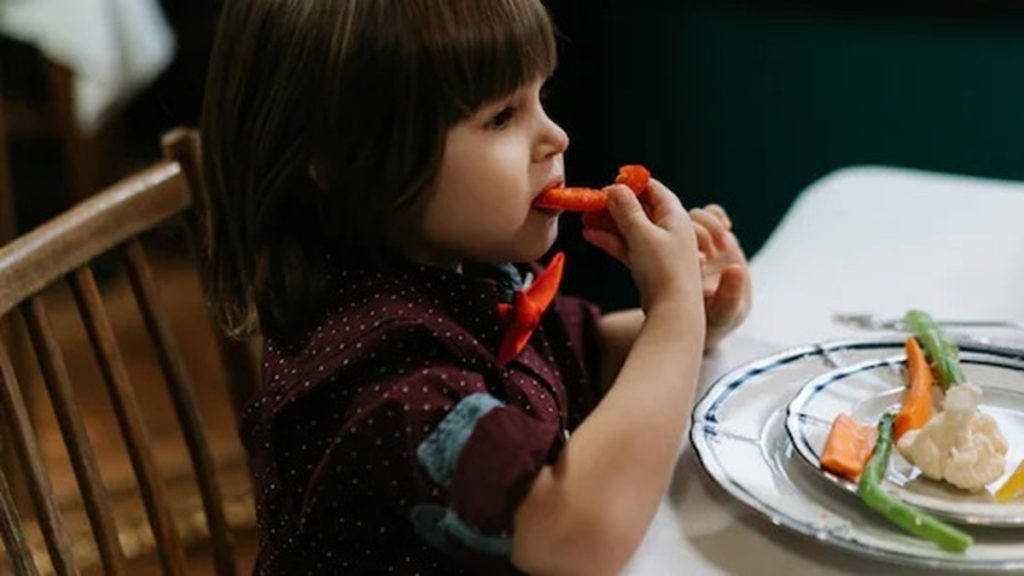 सरल और असरदार सुबह की आदतें, जो बच्चों के दिमाग को बनाएंगी तेज