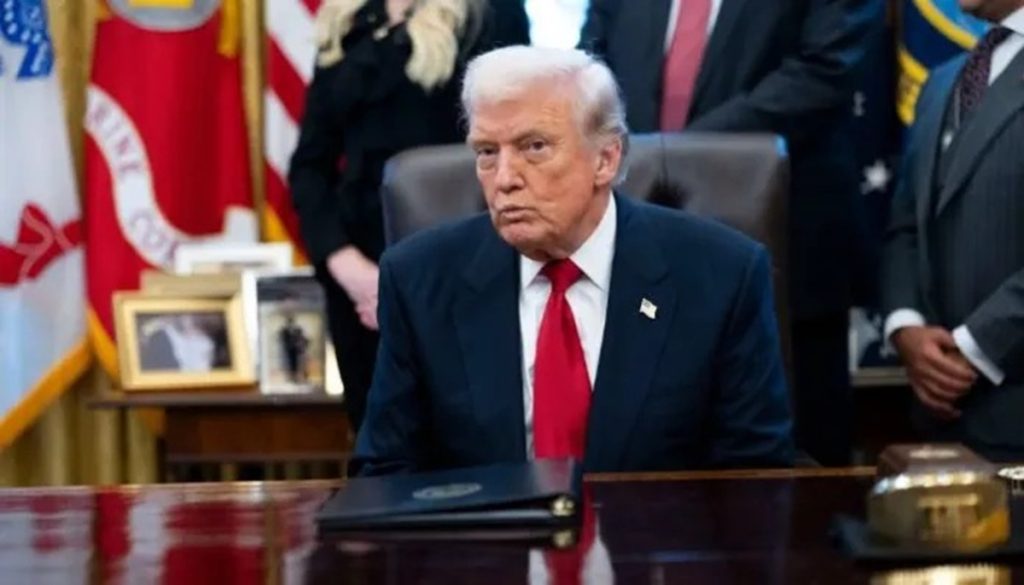 अमेरिकी राष्ट्रपति डोनाल्ड ट्रम्प ने ‘एप्स्टीन फाइल्स’ जारी करने का बिल किया पारित