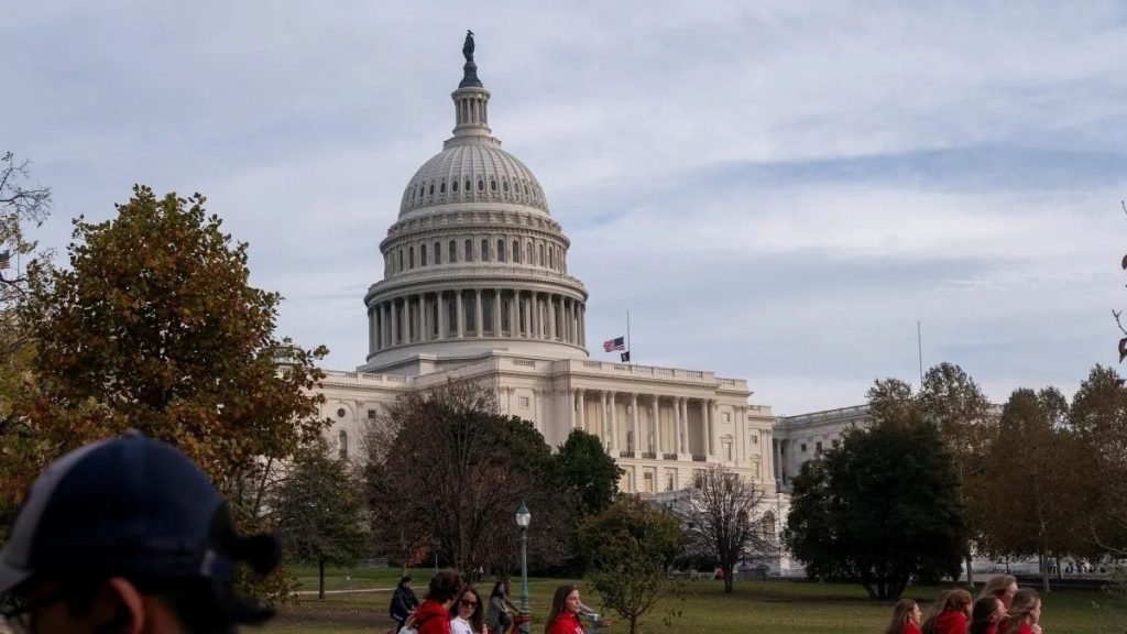 अमेरिकी सीनेट ने ऐतिहासिक सरकारी शटडाउन खत्म करने की दिशा में उठाया कदम