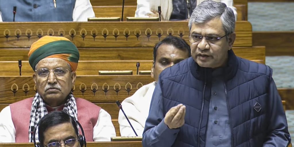 अमृत भारत स्टेशन योजना के तहत रेलवे स्टेशन पुनर्विकास पर अब तक ₹7,253 करोड़ खर्च