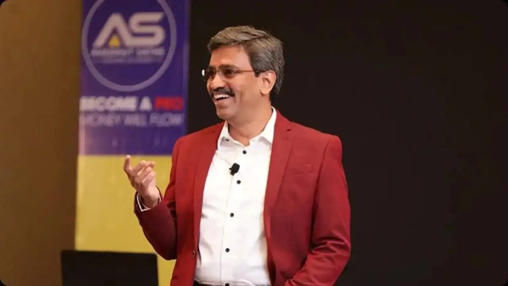 सेबी ने फिनफ्लुएंसर अवधूत साठे पर बड़ी कार्रवाई, 546 करोड़ रुपये जब्त