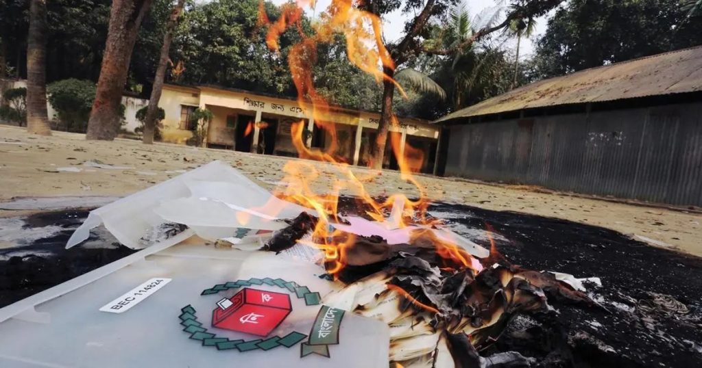 बांग्लादेश में आचार संहिता के बीच चुनावी हिंसा जारी, पत्रकार पर हमला