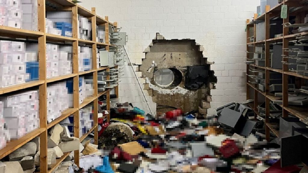 हॉलीवुड़ फिल्म ‘ओशन्स इलेवन’ की तरह बैंक वॉल्ट में सुराख कर लुटेरे ले उड़े €30 मिलियन की नकदी