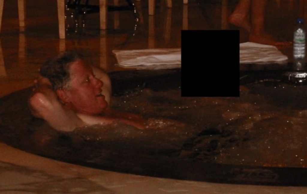 एपस्टीन फाइल्स के पहले बैच से निकली बिल क्लिंटन की ‘हॉट टब’ तस्वीरें