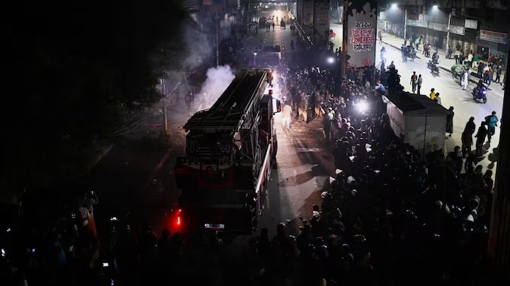 बांग्लादेश: जंगली इस्लामी भीड़ ने की हिंदू युवक की पीट-पीटकर हत्या