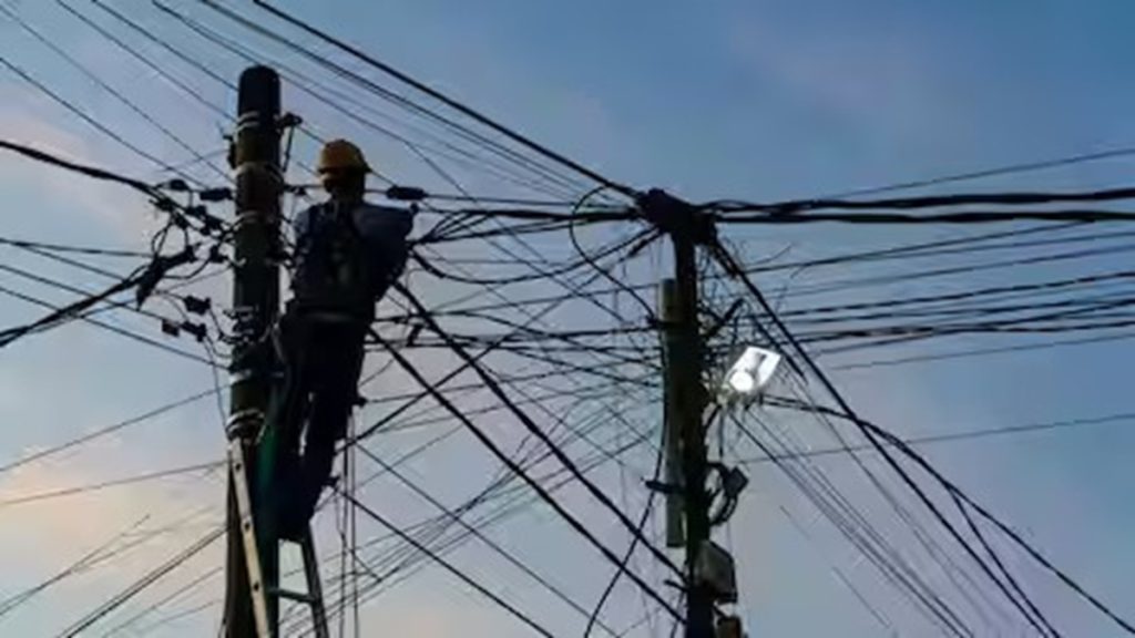 कम तापमान के कारण बिजली की मांग घटकर 123 बिलियन यूनिट रह गई